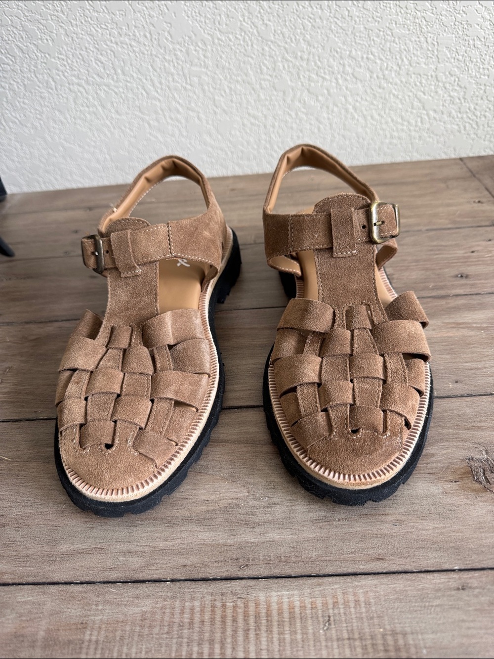 Women's Suede Fisherman Sandals in Latte